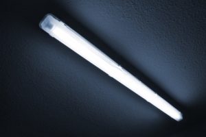 changer un tube fluorescent